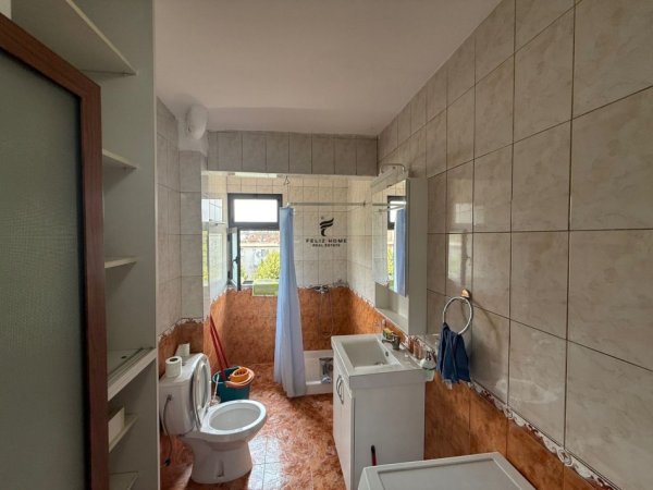 Tirane, jepet me qera apartament 2+1 Kati 4, 60 m² 400 € (OXHAKU)