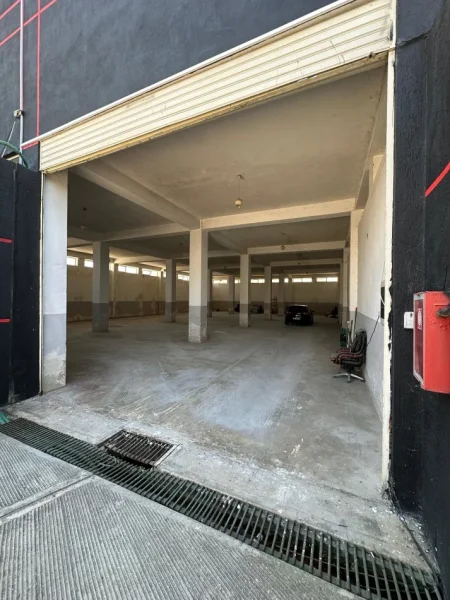 Tirane, jepet me qera magazine Kati 0, 650 m² 6.000 € (Fushe Preze)