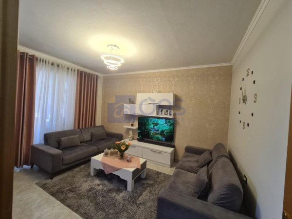 Tirane, jepet me qera apartament 1+1+Aneks+Ballkon Kati 5, 70 m² 500 € (Prane Shkolles Çajupi)