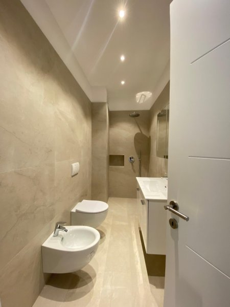 Tirane, jepet me qera apartament 2+1 Kati 5, 91 m² 800 € (Bulevardi i Ri)