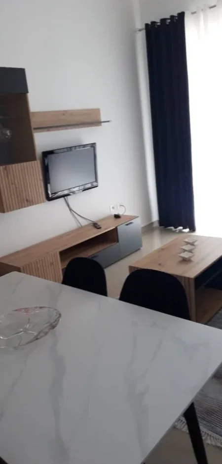 Tirane, jepet me qera apartament 2+1 Kati 1, 94 m² 500 € (Astir, Kompleksi "Tudas")