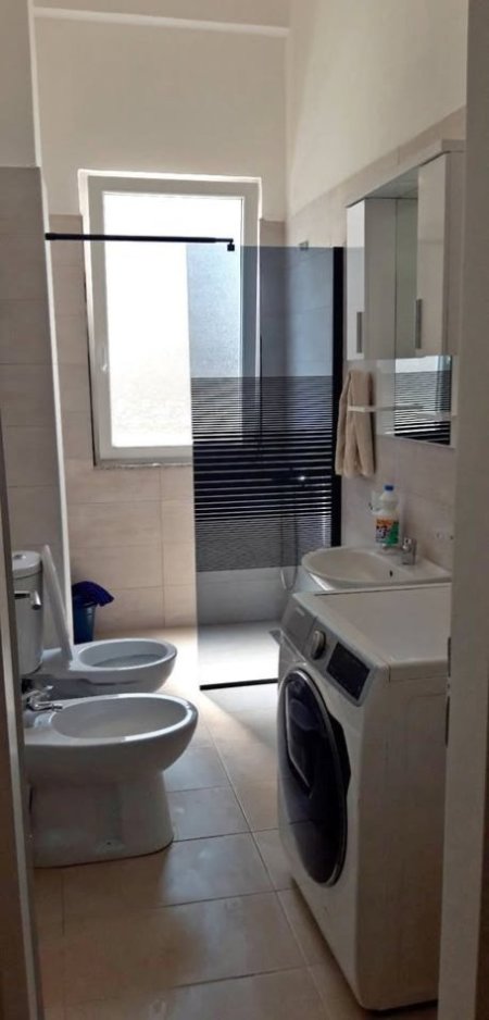 Tirane, jepet me qera apartament 2+1 Kati 1, 94 m² 500 € (Astir, Kompleksi &quot;Tudas&quot;)