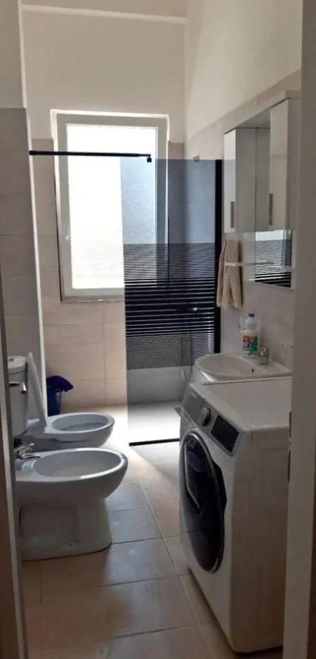 Tirane, jepet me qera apartament 2+1 Kati 1, 94 m² 500 € (Astir, Kompleksi "Tudas")