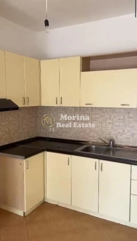 Tirane, jepet me qera apartament 1+1 Kati 5, 65 m² 300 € (Vila L)