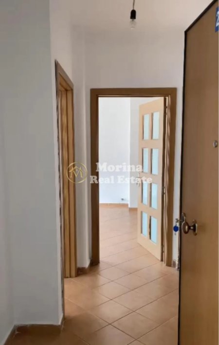 Tirane, jepet me qera apartament 1+1 Kati 5, 65 m² 300 € (Vila L)
