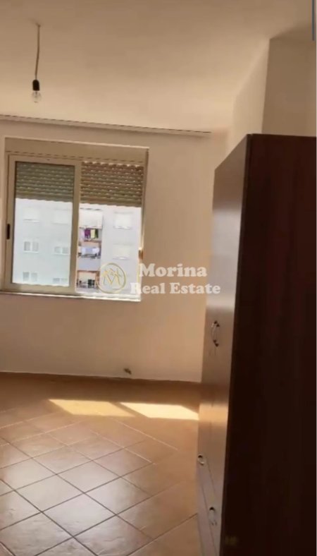 Tirane, jepet me qera apartament 1+1 Kati 5, 65 m² 300 € (Vila L)