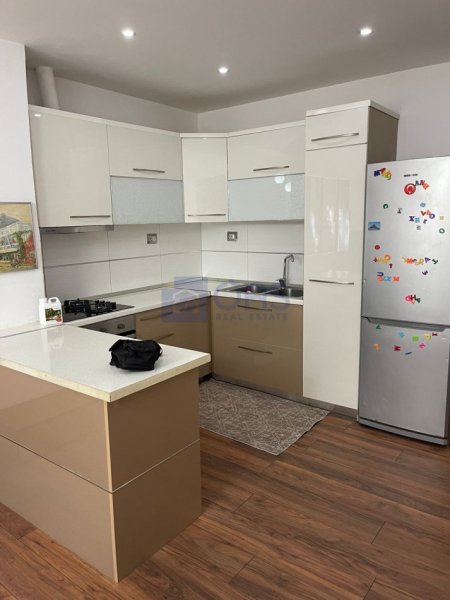 Tirane, jepet me qera apartament 2+1+Aneks+Ballkon Kati 1, 83 m² 500 € (Kopshti Botanik)