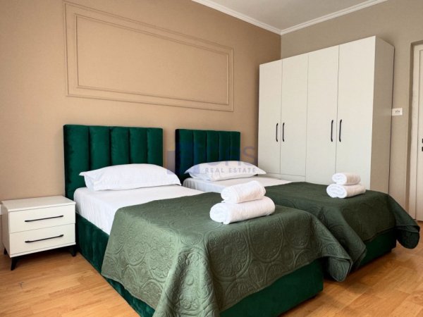 Tirane, jepet me qera apartament 2+1+Aneks+Ballkon Kati 2, 80 m² 1.000 € (Perballe Kafe Flora)