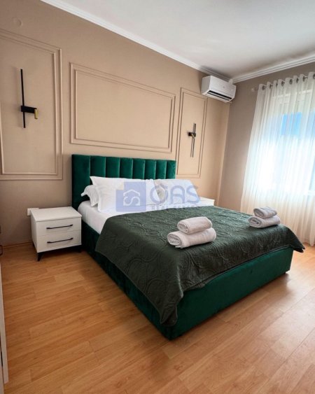 Tirane, jepet me qera apartament 2+1+Aneks+Ballkon Kati 2, 80 m² 1.000 € (Perballe Kafe Flora)