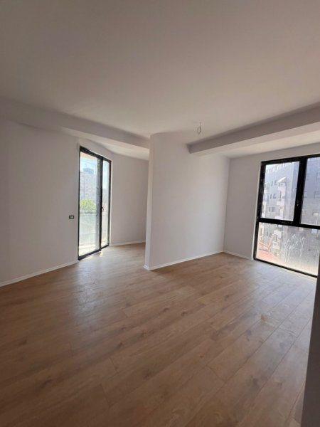 Tirane, shitet apartament 2+1 Kati 2, 107 m² 230.000 € (Residenca Mine Peza)