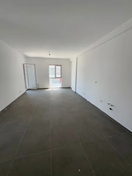 Tirane, shitet apartament 2+1+Ballkon Kati 2, 84 m² 90.000 € (Univers City Gati Per Banim Okazion)