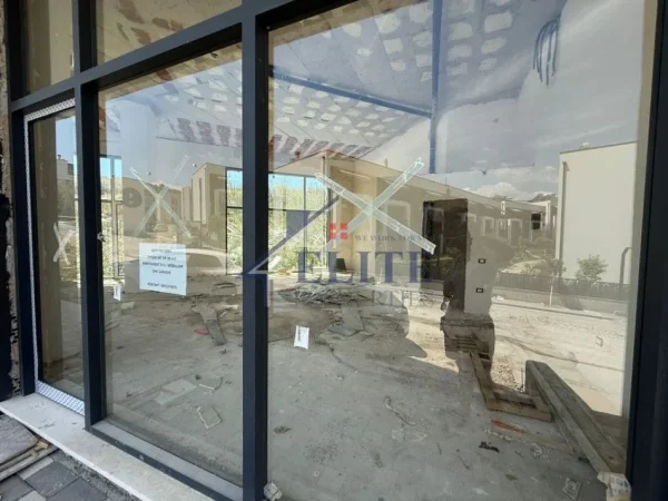 Tirane, jepet me qera dyqan Kati 0, 92 m² 1.380 € 