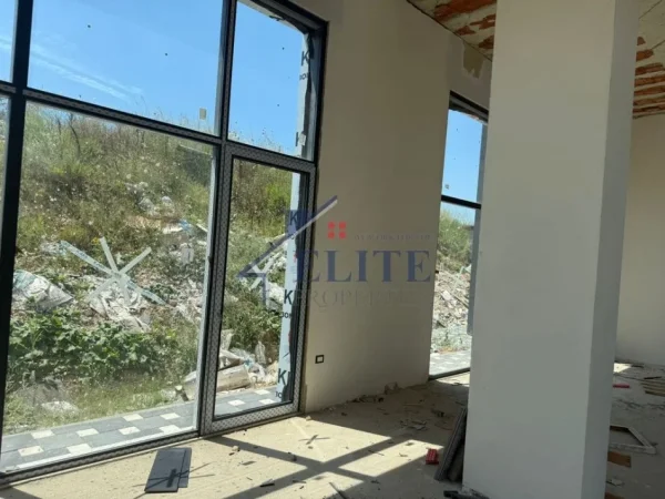 Tirane, jepet me qera dyqan Kati 0, 92 m² 1.380 € 