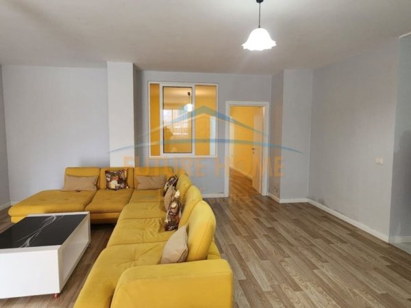 Tirane, jepet me qera apartament 1+1 , 350 € 