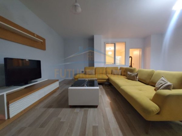 Tirane, jepet me qera apartament 1+1 , 350 € 