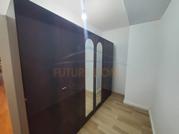 Tirane, jepet me qera apartament 1+1 , 350 € 