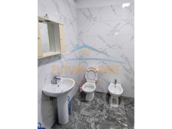 Tirane, jepet me qera apartament 1+1 , 350 € 