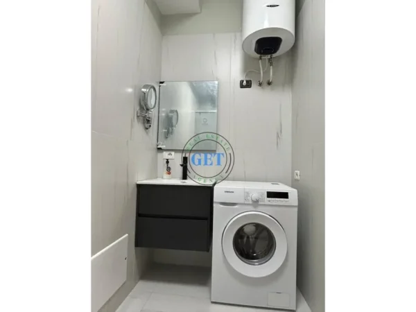 Durres, jepet me qera apartament 1+1 Kati 2, 70 m² 400 € (Shkembi i Kavajes)