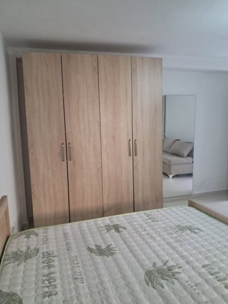 Tirane, jepet me qera apartament 1+1 Kati 1, 40 m² 250 € (Rruga 5 maji)