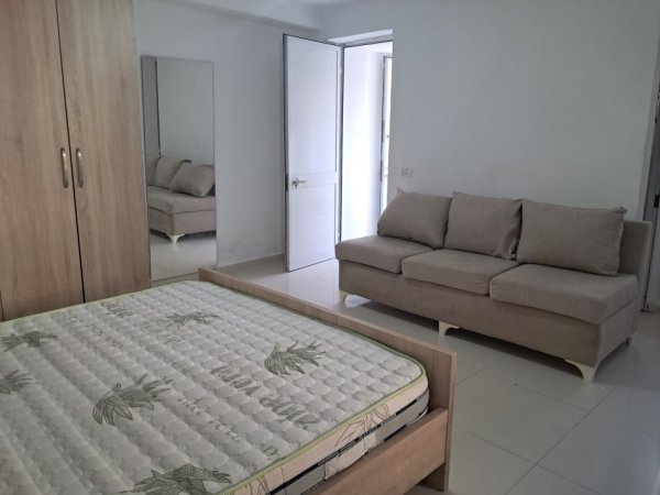 Tirane, jepet me qera apartament 1+1 Kati 1, 40 m² 250 € (Rruga 5 maji)