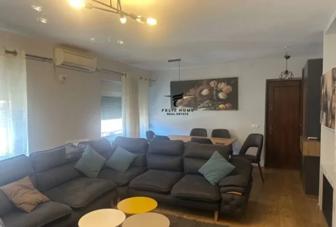 Tirane, jepet me qera apartament 3+1 Kati 4, 100 m² 800 € (RRUGAE DURRESIT)