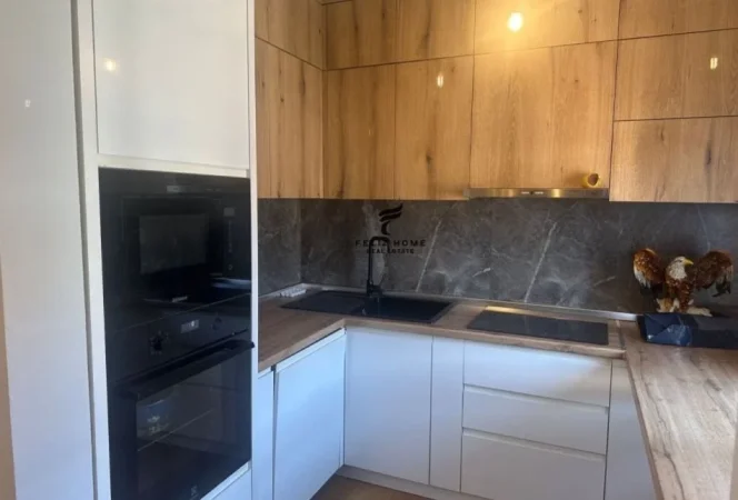 Tirane, jepet me qera apartament 3+1 Kati 4, 100 m² 800 € (RRUGAE DURRESIT)