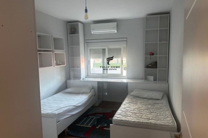Tirane, jepet me qera apartament 3+1 Kati 4, 100 m² 800 € (RRUGAE DURRESIT)