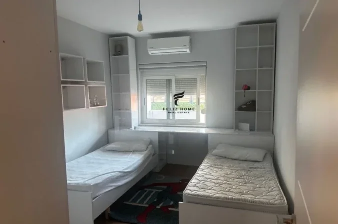 Tirane, jepet me qera apartament 3+1 Kati 4, 100 m² 800 € (RRUGAE DURRESIT)
