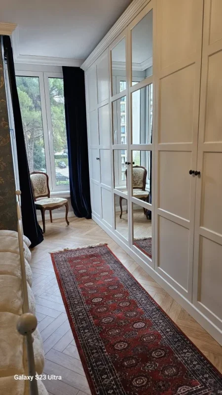 Tirane, jepet me qera apartament 2+1+Ballkon Kati 3, 160 m² 2.500 € (Air Albania)