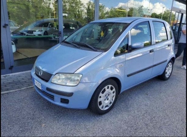 Tirane, shes makine Fiat Idea Nafte, blu e hapur automatik Kondicioner 270.000 km 2.800 €