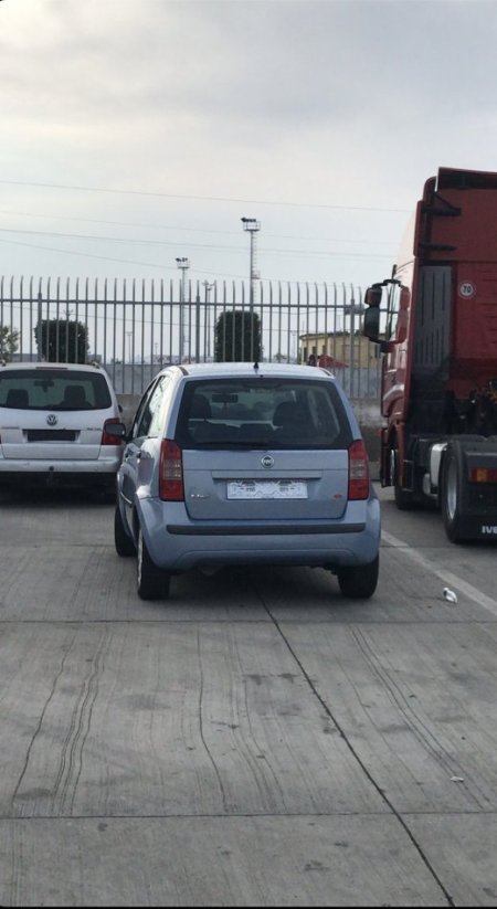 Tirane, shes makine Fiat Idea Nafte, blu e hapur automatik Kondicioner 270.000 km 2.800 €