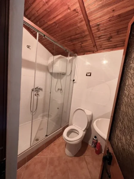 SHITET VILE 3 KATESHE 210 m² 320.000 € (SAUK)