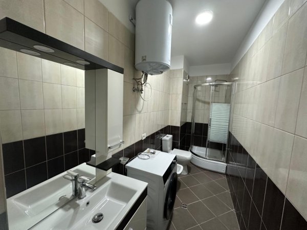 Tirane, jepet me qera apartament 2+1+2+ Parking , 1.000 € (Komuna Parisit)