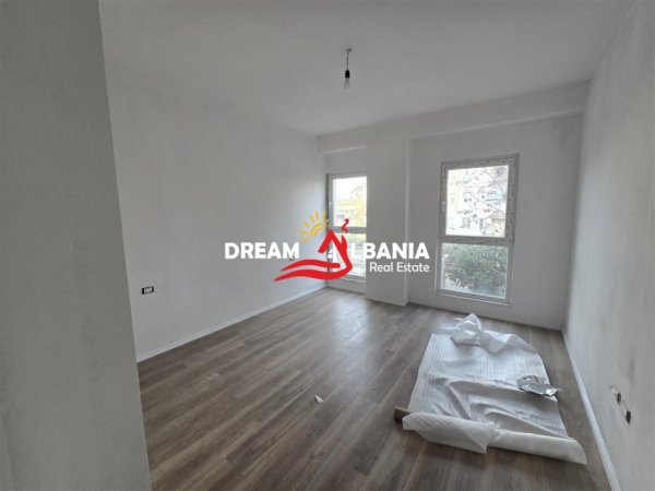 Tirane, shitet apartament 1+1 Kati 1, 72 m² 129.000 € (Rruga Dritan Hoxha, Kompleksi Aura)