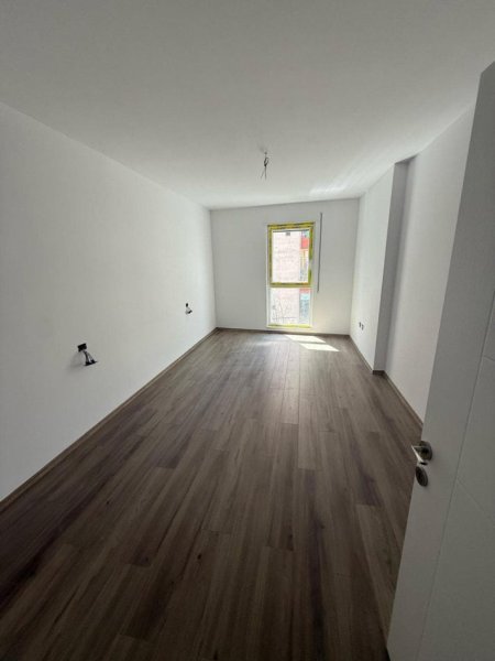 Tirane, shes apartament 1+1+Ballkon Kati 2, 75 m² 142.500 € (xhamlliku)