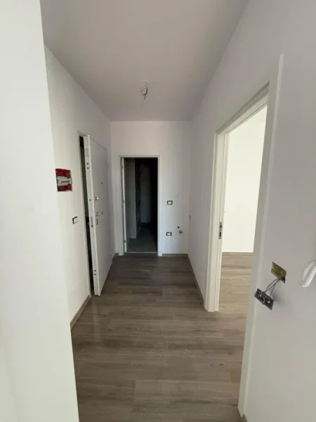 Tirane, shes apartament 1+1+Ballkon Kati 2, 75 m² 142.500 € (xhamlliku)