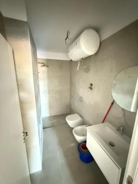 Tirane, shes apartament 1+1+Ballkon Kati 2, 75 m² 142.500 € (xhamlliku)