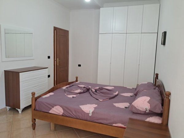 Tirane, jepet me qera apartament 1+1 Kati 2, 63 m² 350 € (Rruga 5 maji)