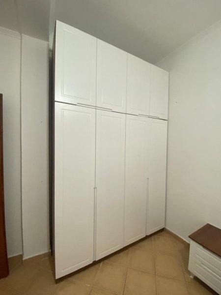 Tirane, jepet me qera apartament 1+1 Kati 2, 63 m² 350 € (Rruga 5 maji)