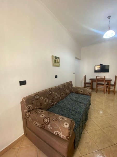 Tirane, jepet me qera apartament 1+1 Kati 2, 63 m² 350 € (Rruga 5 maji)