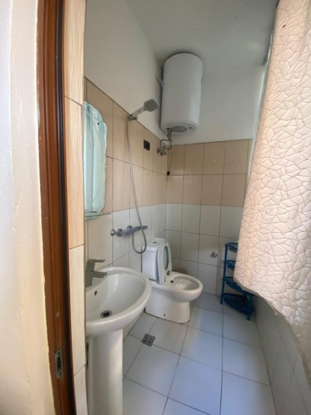 Tirane, jepet me qera apartament 1+1 Kati 2, 63 m² 350 € (Rruga 5 maji)
