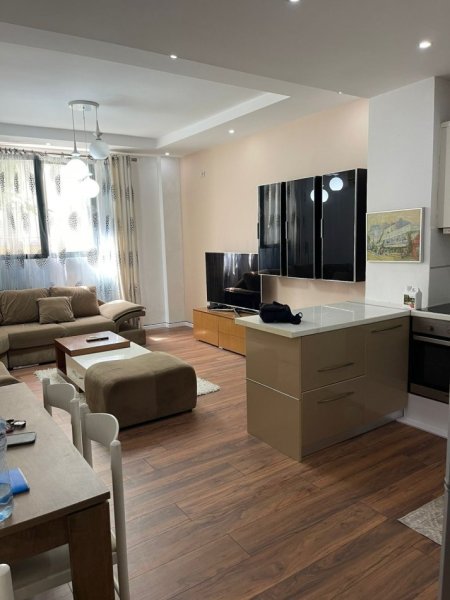 Tirane, jepet me qera apartament 2+1 Kati 2, 85 m² 500 € (komuna e parisit)