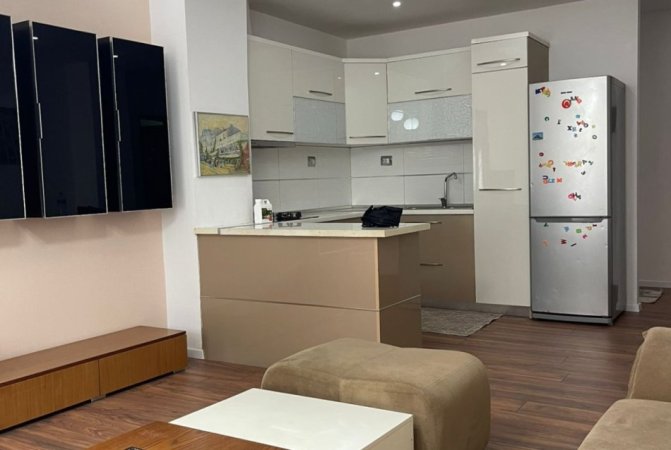Tirane, jepet me qera apartament 2+1 Kati 2, 85 m² 500 € (komuna e parisit)