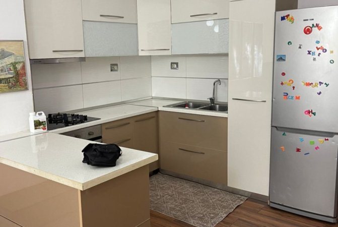 Tirane, jepet me qera apartament 2+1 Kati 2, 85 m² 500 € (komuna e parisit)