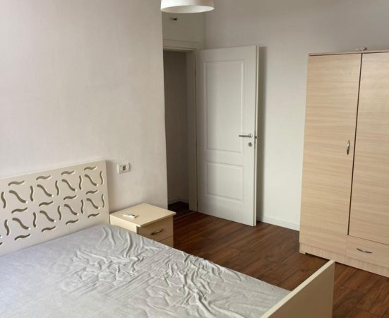 Tirane, jepet me qera apartament 2+1 Kati 2, 85 m² 500 € (komuna e parisit)