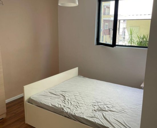 Tirane, jepet me qera apartament 2+1 Kati 2, 85 m² 500 € (komuna e parisit)