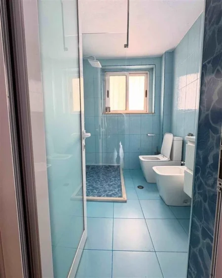 Tirane, jepet me qera apartament 2+1 Kati 2, 80 m² 1.200 € (qender)