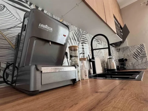 Tirane, jepet me qera apartament 2+1 , 100 m² 1.200 € (Qender)