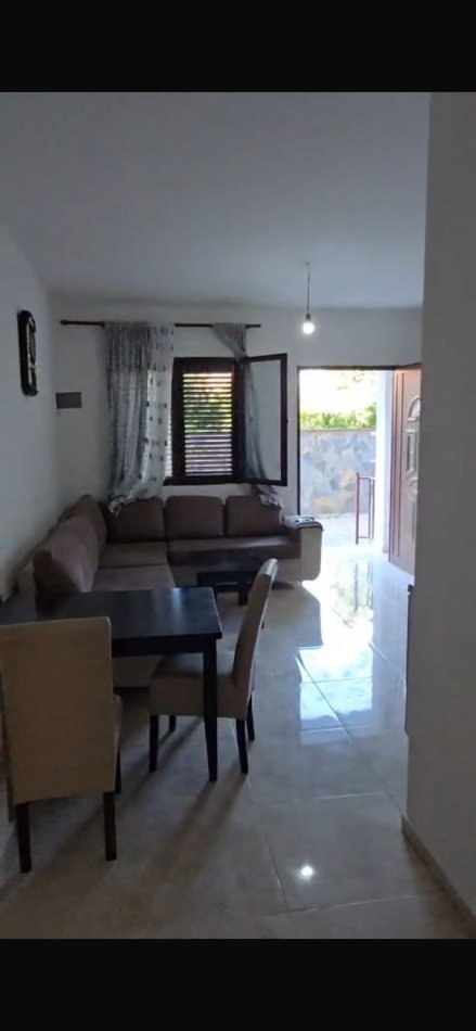 Tirane, jepet me qera apartament 1+1+Ballkon Kati 1, 73 m² 300 € (LAPRAKE)