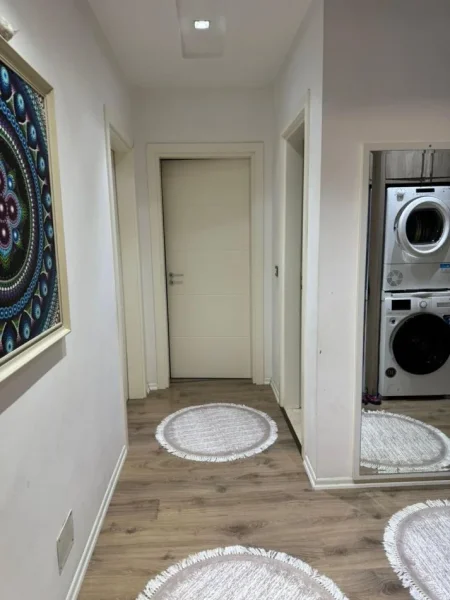 Tirane, jepet me qera apartament 2+1+Ballkon Kati 7, 94 m² 800 € (Rruga don bosco. Shtepi plus garazhd)